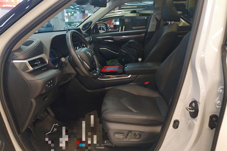 Used Toyota Highlander 2023 2.5L Smart Electric Hybrid Dual-Motor All-Wheel-Drive Supreme Edition – 7 Seats Left Front Seat