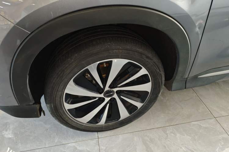 Used BYD Song PLUS New Energy 2024 Honor Edition EV 520km Luxury Model Left Front Wheel Hub