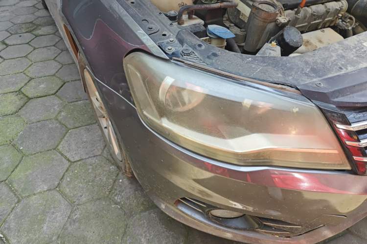 Used Volkswagen Bora 2015 Value Edition 1.6L Manual Fashionable Style Right Front Headlight