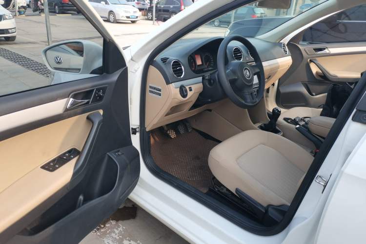 Used Volkswagen Jetta 2015 1.6L Manual Comfort Model
