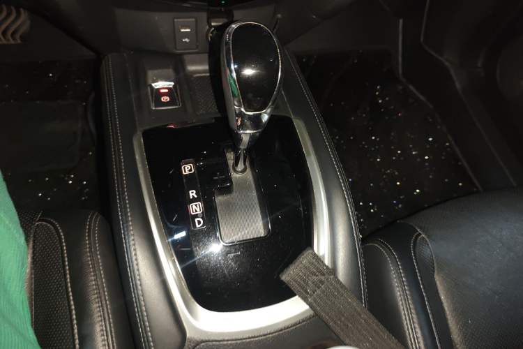 Used Nissan X-Trail 2020 2.0L XL ITS 3-Row CVT 2WD SmartConnect 7-Seater Comfort Edition Gear Lever