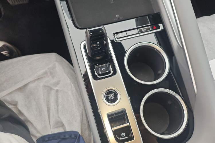 Used Geely Auto Emgrand X7 Sport 2026 Model 1.5TD Aspirational Gear Lever