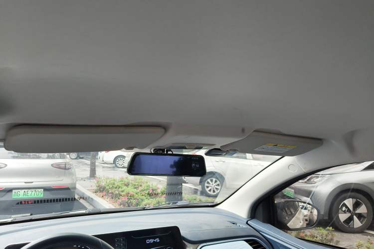 Used CHANGAN Benni E-Star 2022 Qingxin Edition Colorful Model Lithium Iron Phosphate Headliner