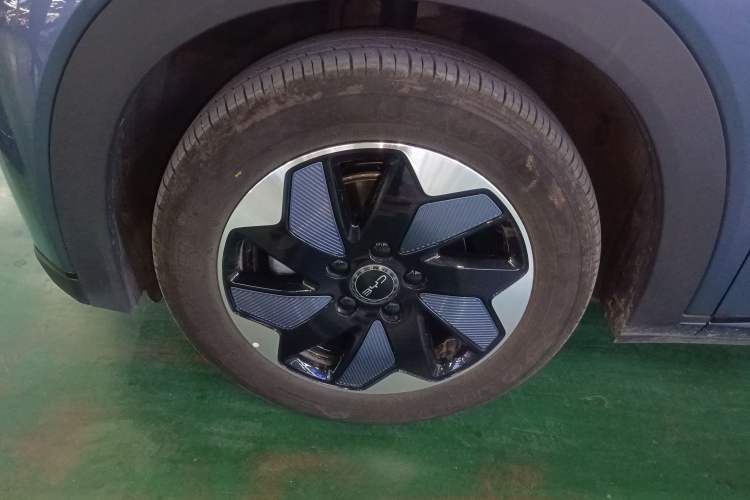 Used BYD Dolphin 2024 Honor Edition 420km Freedom Version Left Front Wheel Hub