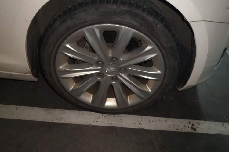 Used Cadillac ATS-L 2017 28T Tech Edition Right Front Wheel Hub