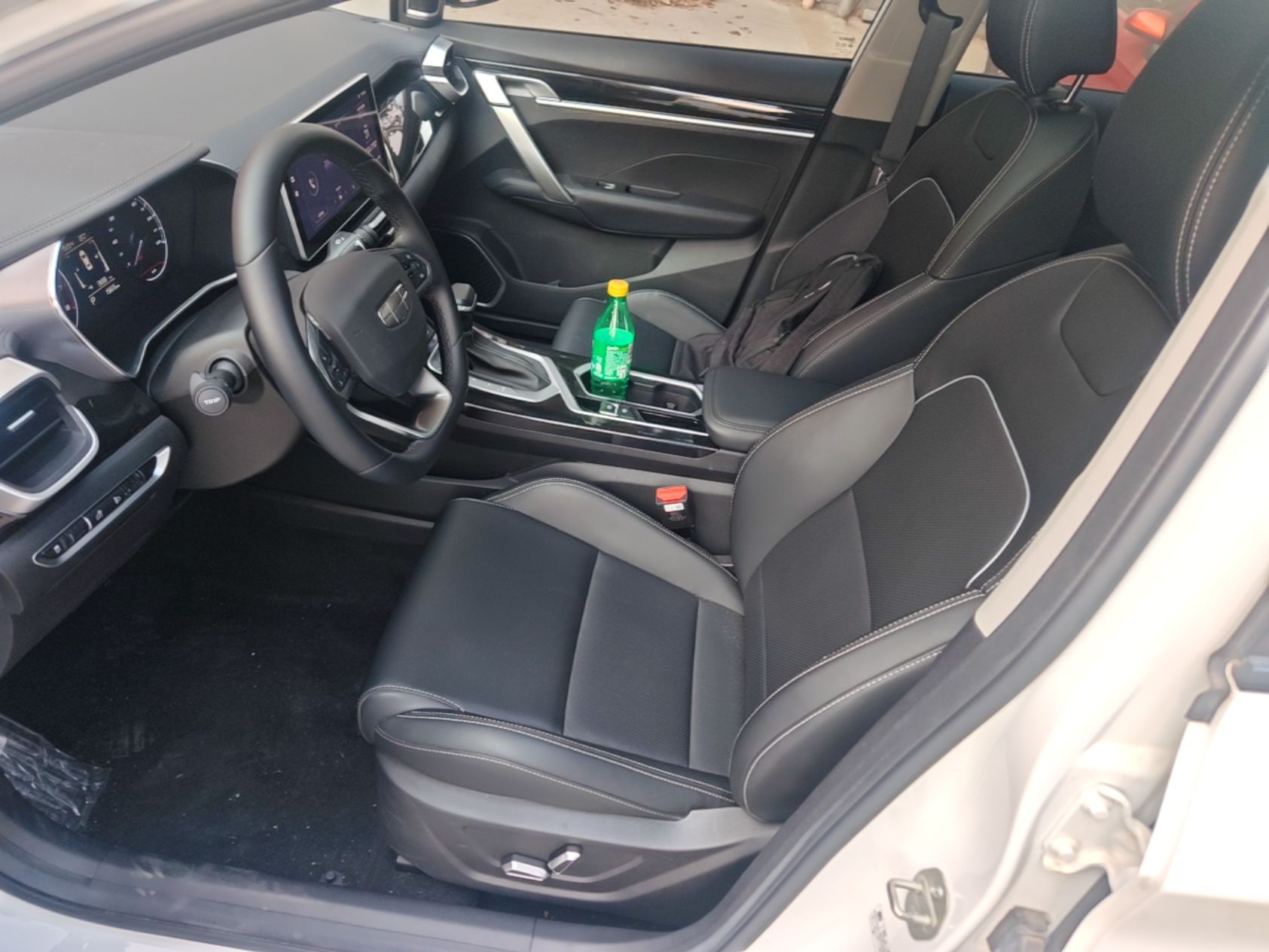 Geely Auto Coolray 2025 Model 1.5L CVT Superpower Edition MAX — снимка 17