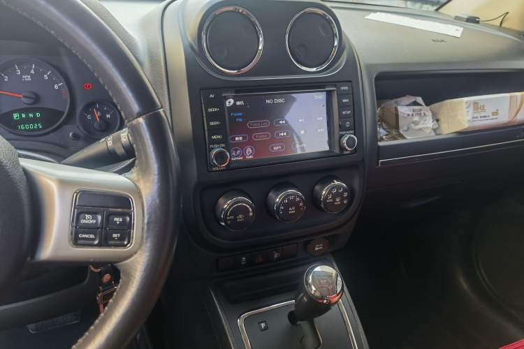 Used Jeep Compass 2012 2.4L four-wheel-drive sport version
