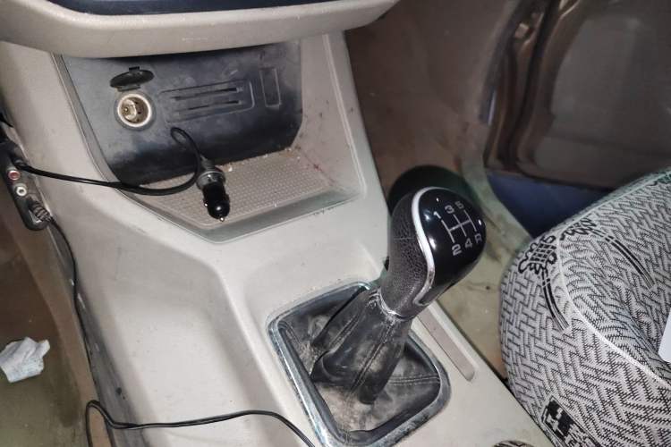 Used FORTHING Lingzhi 2018 M5L 1.6L 7-Seater Comfort Model Gear Lever