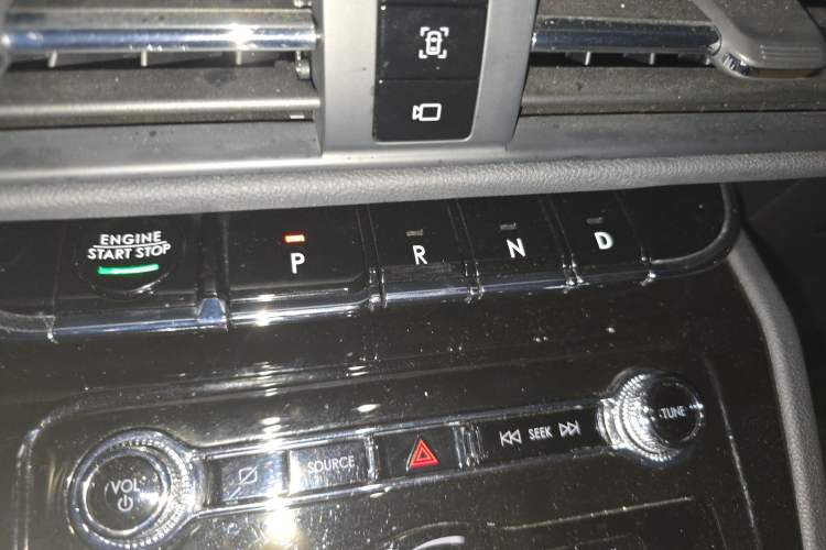 Used Lincoln Corsair 2020 2.0T Two-Wheel Drive Luxury Edition Gear Lever