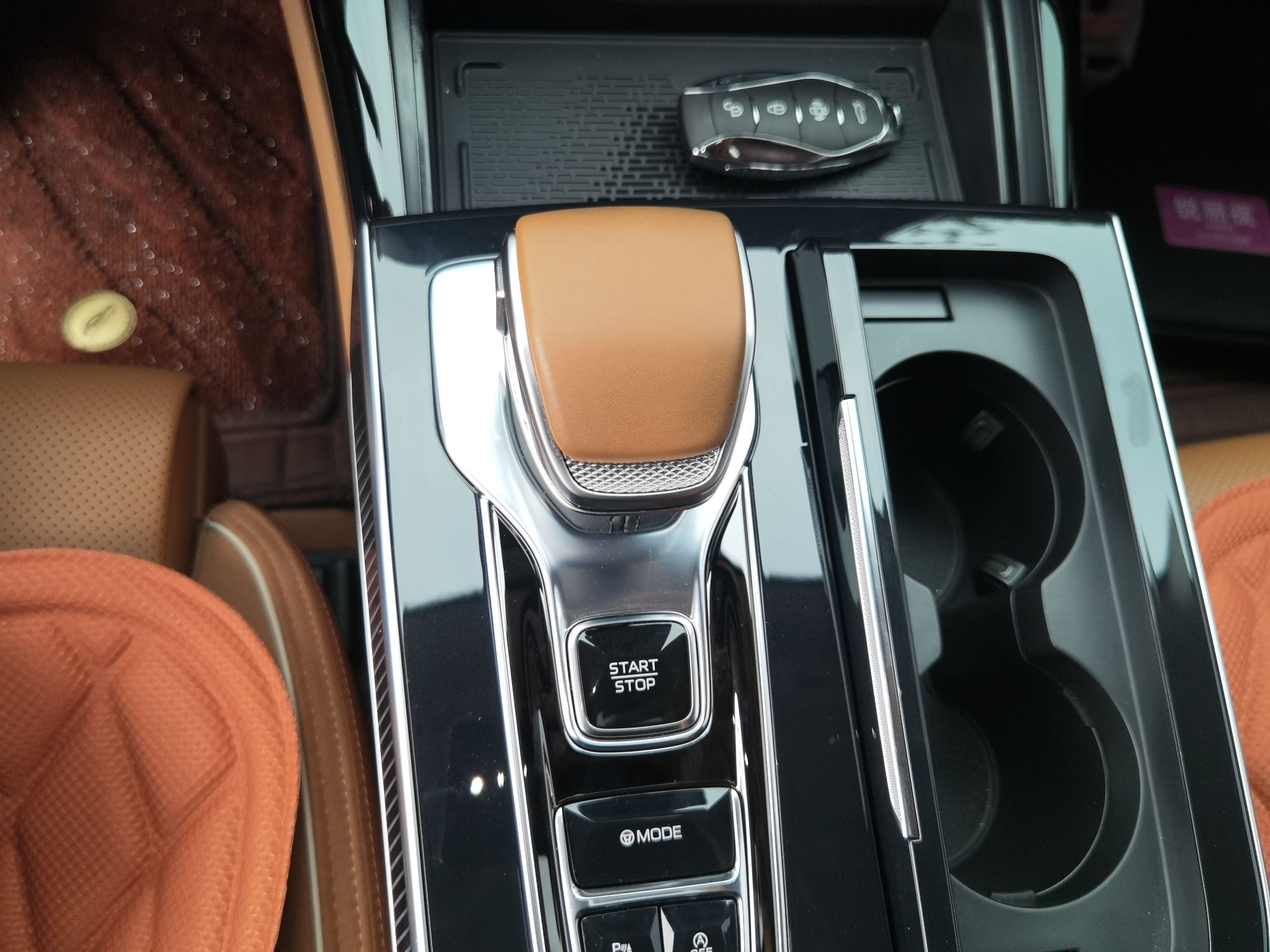 Hongqi H9 2025 Model Facelifted 2.0T Two-Wheel Drive Flag-Style Private Enjoyment Fashion Edition, 5 Seats - Chinese Trim Xiang — снимка 14