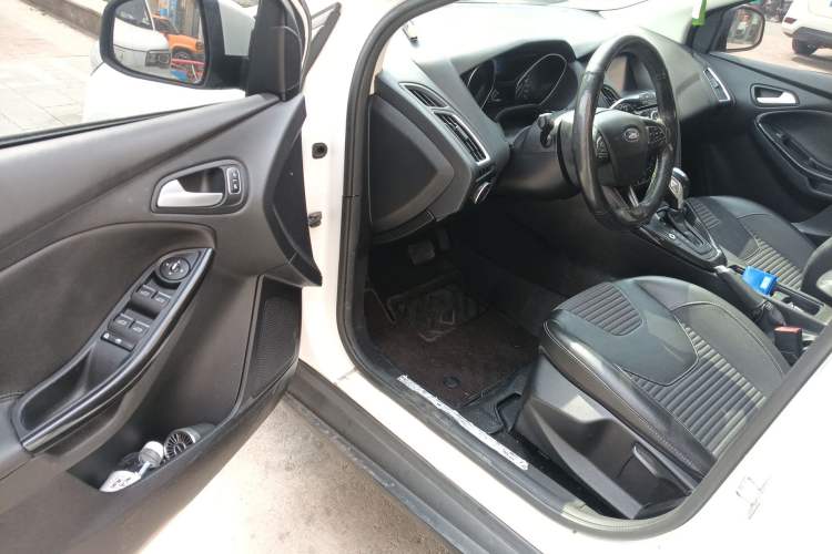 Used Ford Focus 2017 Hatchback 1.6L Automatic Fashion Edition Smart Drive Version
