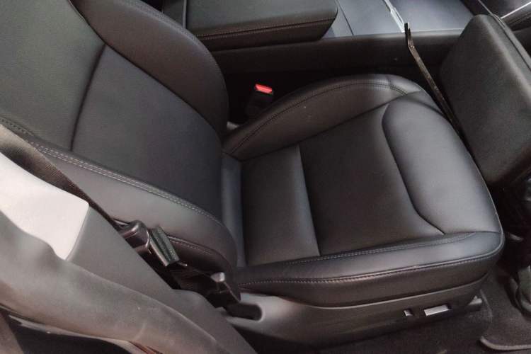 Used Tesla Model Y 2025 Rear-Wheel-Drive Version
