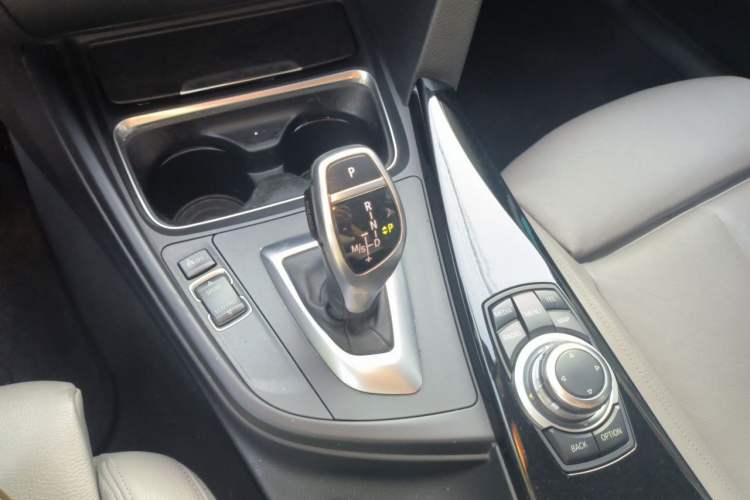 Used BMW 3 Series 2013 320i Sport Design Package
