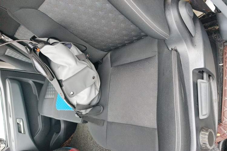 Used SAIC MAXUS Xintu V80 2023 2.0T Manual Classic Aoyuntong Long Wheelbase Mid-Height 6/7/8/9-Seater Left Front Seat