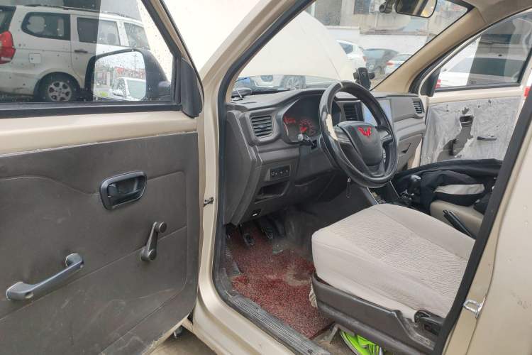 Used Wuling Hongguang V 2022 1.5L Jingqu Version Hydraulic Power Steering LAR Driver Seat