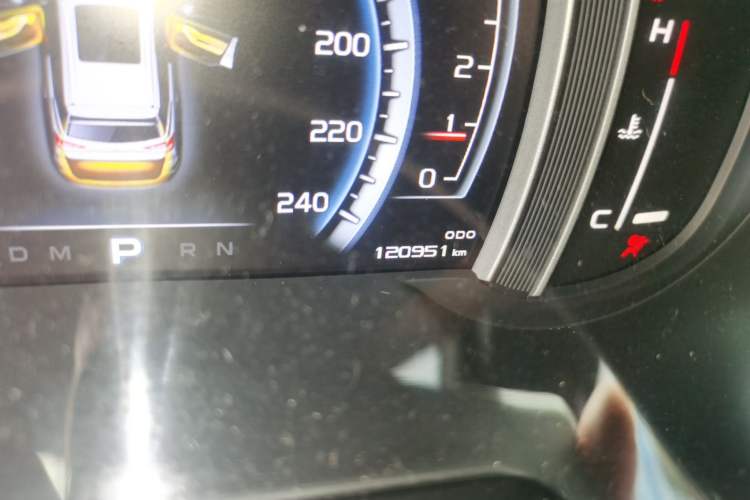 Used Geely Auto Emgrand X7 Sport 2016 1.8TD Automatic ZhiZun Version Odometer Close Up