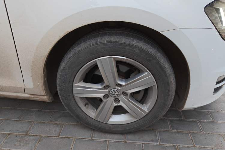 Used Volkswagen Golf 2016 230TSI Automatic Comfort Version Right Front Wheel Hub