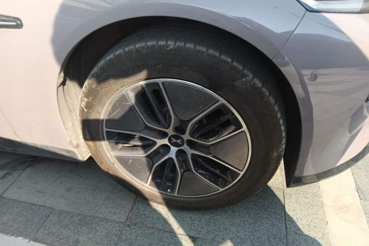 Used XPeng P7 2024 P7i 550 Pro Right Front Wheel Hub