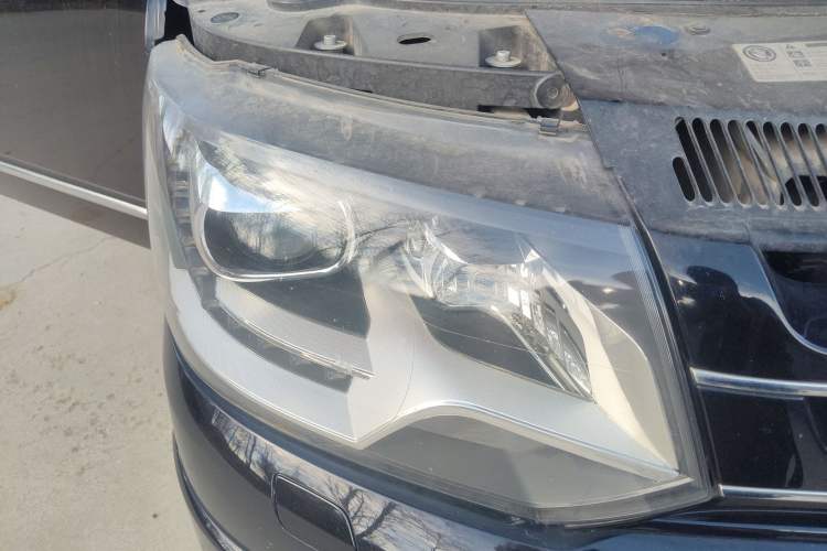 Used Volkswagen Multivan 2012 2.0 TSI Two-Wheel Drive Business Edition Right Front Headlight