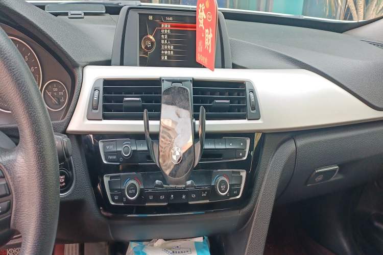 Used BMW 3 Series GT 2016 320i Fashion Model Audio And AC Panel