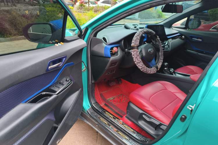 Used Toyota C-HR 2018 2.0L Luxury Sunroof Version China VI Standard