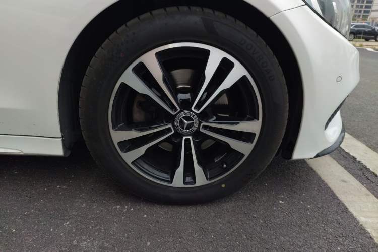 Used Mercedes-Benz C-Class 2018 C 200 Sport Edition Right Front Wheel Hub