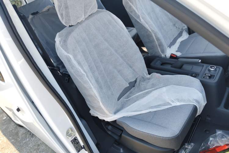 Used Wuling Yangguang 2024 300KM Comfort Version Passenger Van 75kW