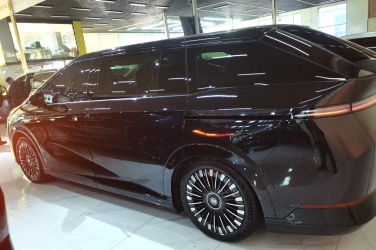 Used XPeng X9 2025 740 Ultra-Long Range Max