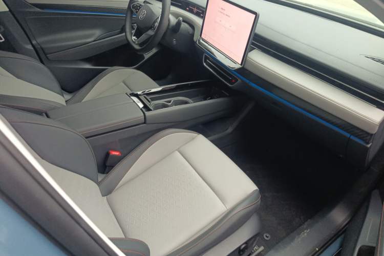 Used Volkswagen ID.7 VIZZION 2024 AIR model Right Front Seat