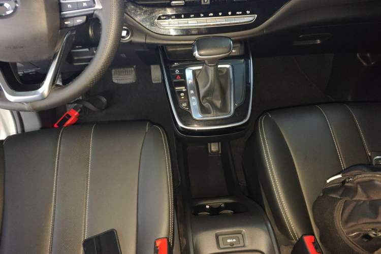 Used GAC Trumpchi M6 2021 270T DCT Luxury Edition (7 Seats) Gear Lever