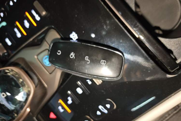 Used Denza D9 2022 DM-i 1040 Prestige Model

