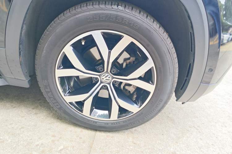 Used Volkswagen Teramont 2017 380TSI Four-Wheel Drive Luxury Edition Right Front Wheel Hub