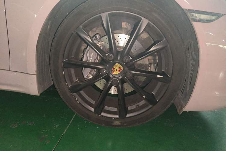 Used Porsche 718 2018 Boxster 2.0T Right Front Wheel Hub