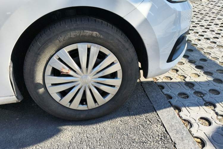 Used Volkswagen Santana 2021 1.5L Manual Fashion Edition Right Front Wheel Hub