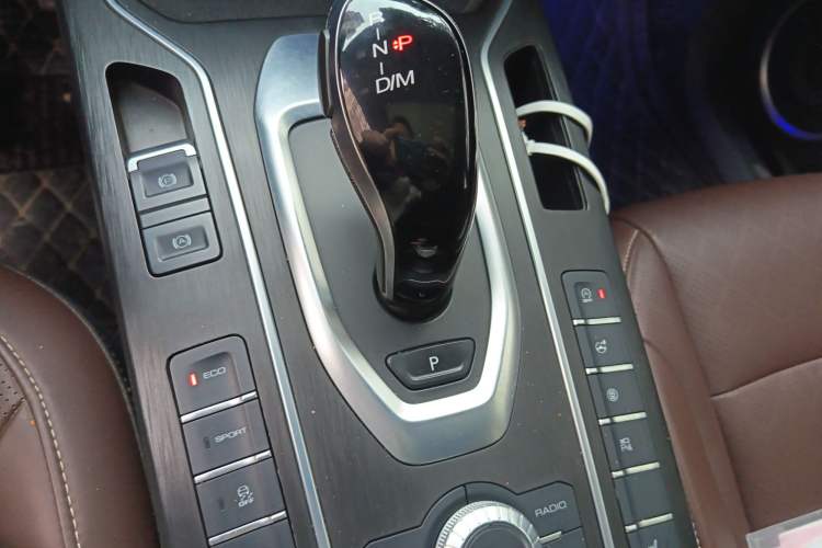 Used Wey VV6 2021 2.0T Two-Wheel Drive Smart Plus