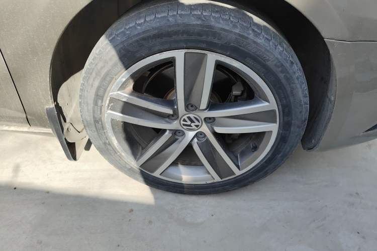 Used Volkswagen FAW-Volkswagen CC 2013 1.8TSI Prestige Model Right Front Wheel Hub