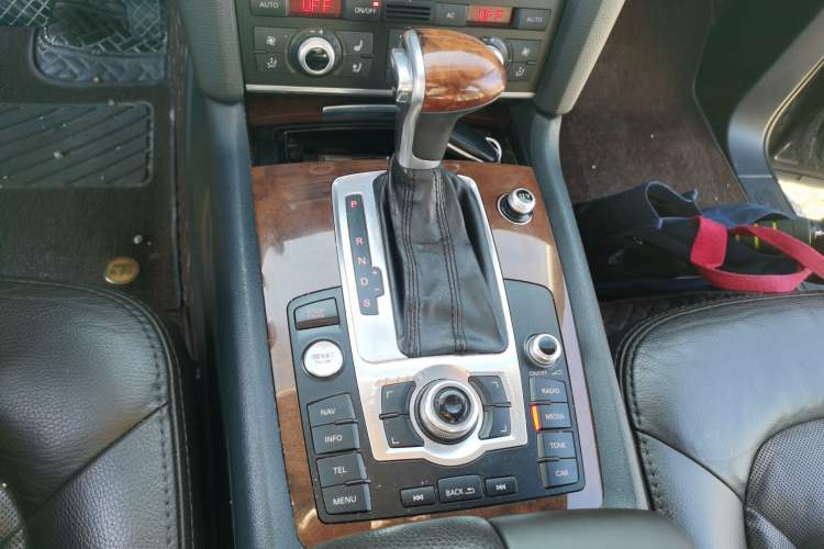 Used Audi Q7 2012 3.0 TFSI Comfort Model (200kW) Gear Lever