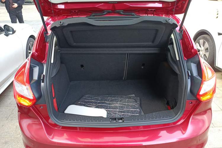 Used Ford Focus 2012 Hatchback 1.6L Automatic Fashion Edition
