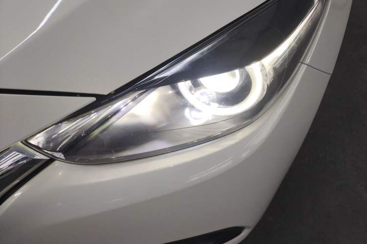 Used Mazda Mazda 3 Axela 2017 Hatchback 2.0L Automatic Luxury Model Emission Standard China V