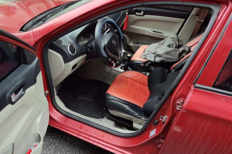 Used CHANGAN Alsvin V3 2012 1.3L Manual Luxury Version China IV Standard