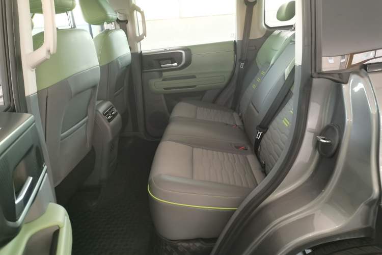 Used BAIC Off-Road BJ40 2024 2.0T All-New Urban Hunter Edition Pioneer Type