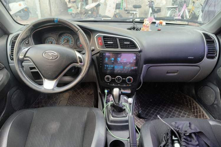 Used Soueast V3 Lingyue 2015 1.5L Manual Style Edition Center Console