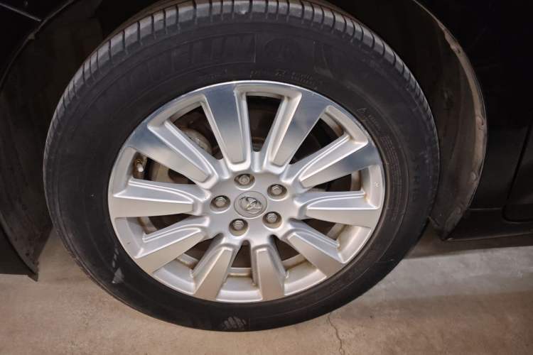 Used Toyota Sienna 2017 3.5L Four-Wheel Drive LE Trim 7 Seats – U.S. Specification
