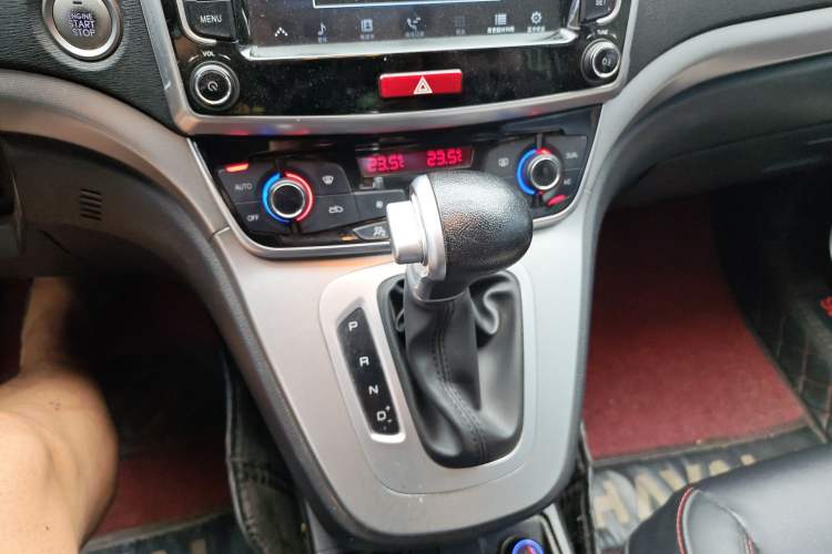 Used Haval M6 2019 1.5T DCT Two-Wheel Drive Elite Version China V Standard Gear Lever