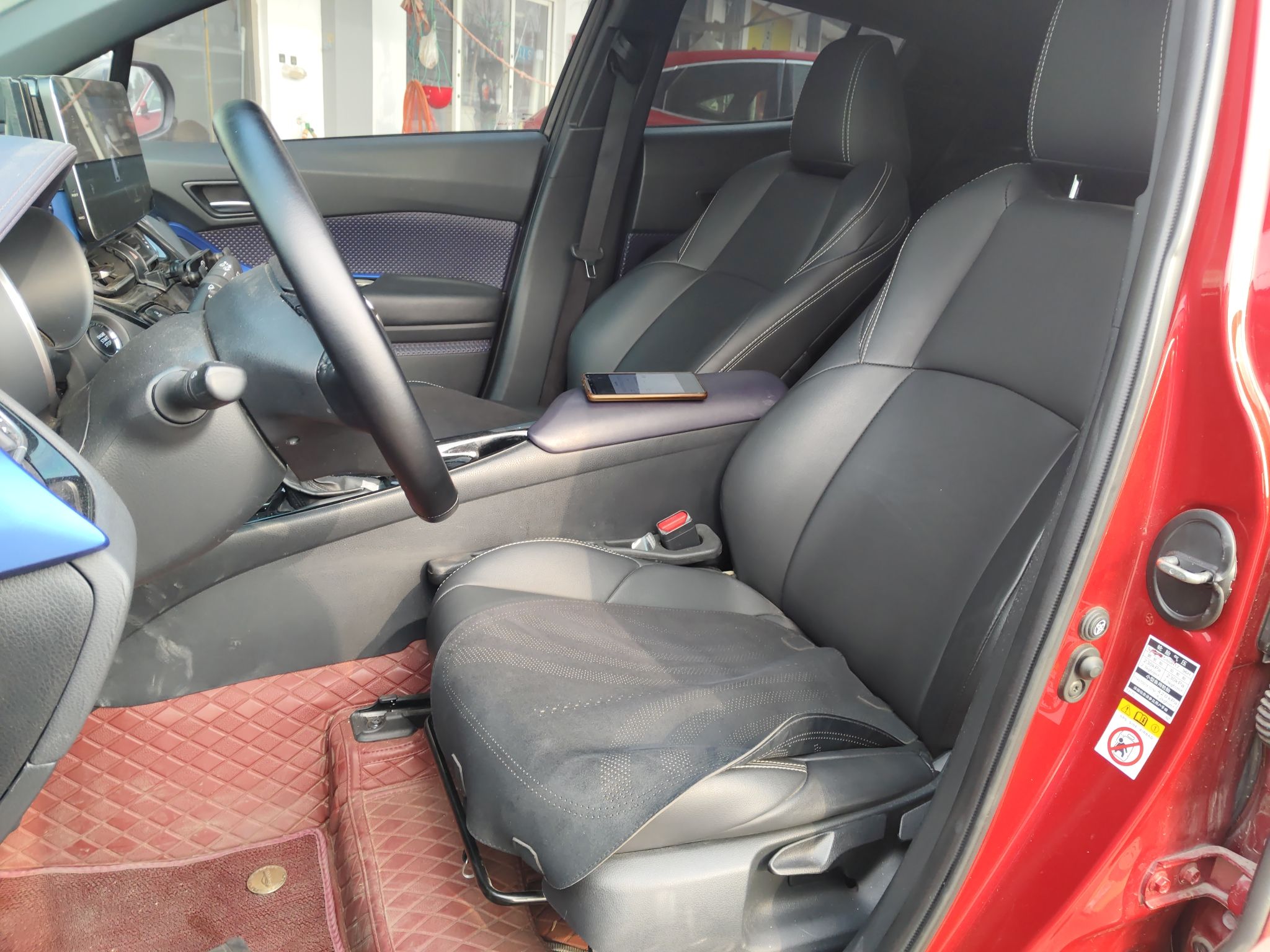 Переднее сиденье в автомобиле