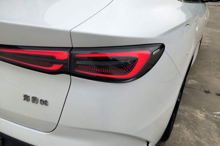 Used BYD Seal 06 New Energy 2024 DM-i 120KM Flagship Model Right Rear Taillight