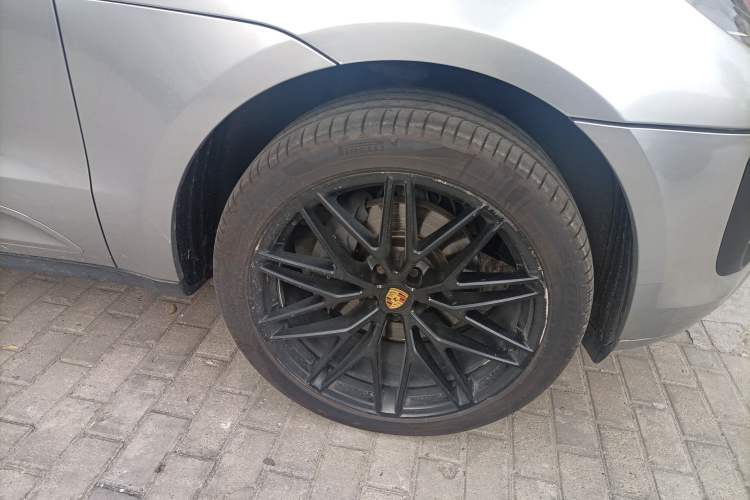 Used Porsche Macan 2014 Macan 2.0T Right Front Wheel Hub