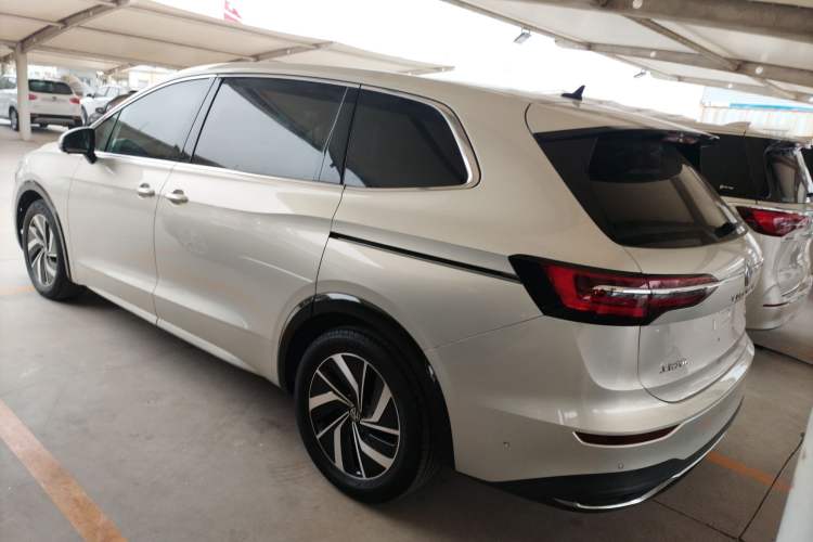 Used Volkswagen Viloran 2020 330TSI Luxury Edition Exterior 2