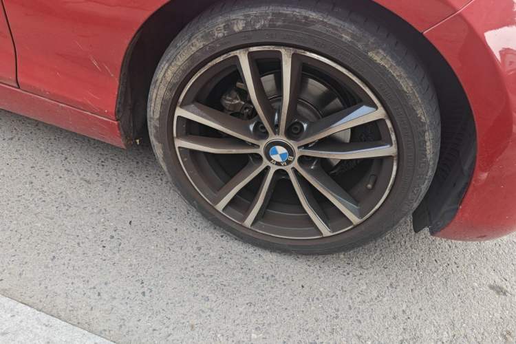 Used BMW 2 Series 2018 220i Convertible Coupe Sports Design Package Right Front Wheel Hub