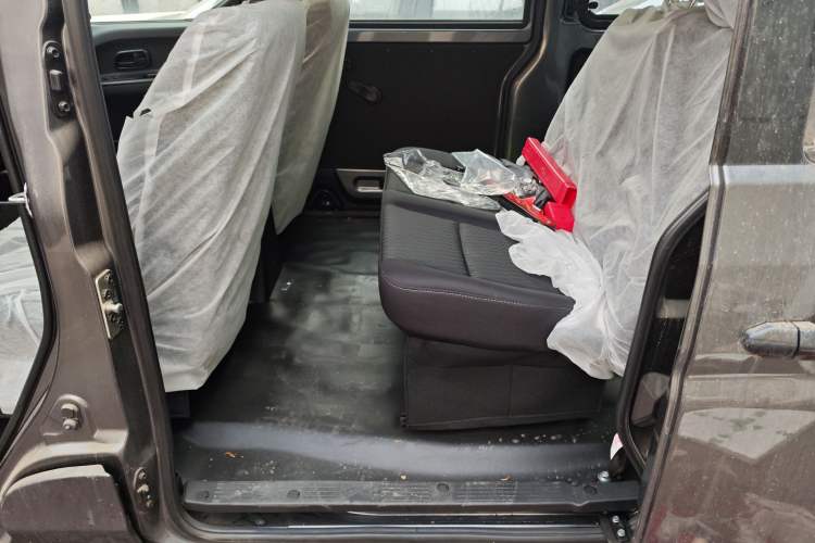 Used Jinbei Gold Hiace M Classic 2024 1.5L Engineering Lion Passenger Van 7 Seats